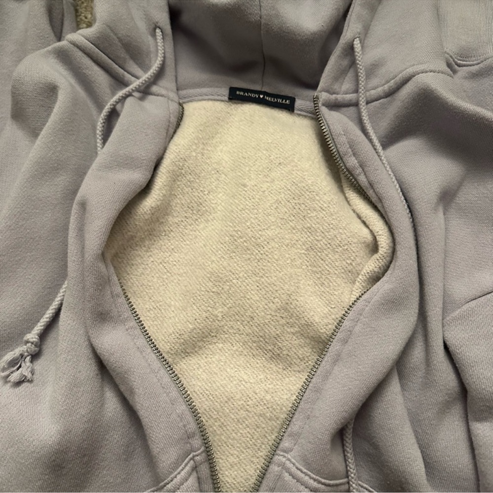 Brandy Melville zip up